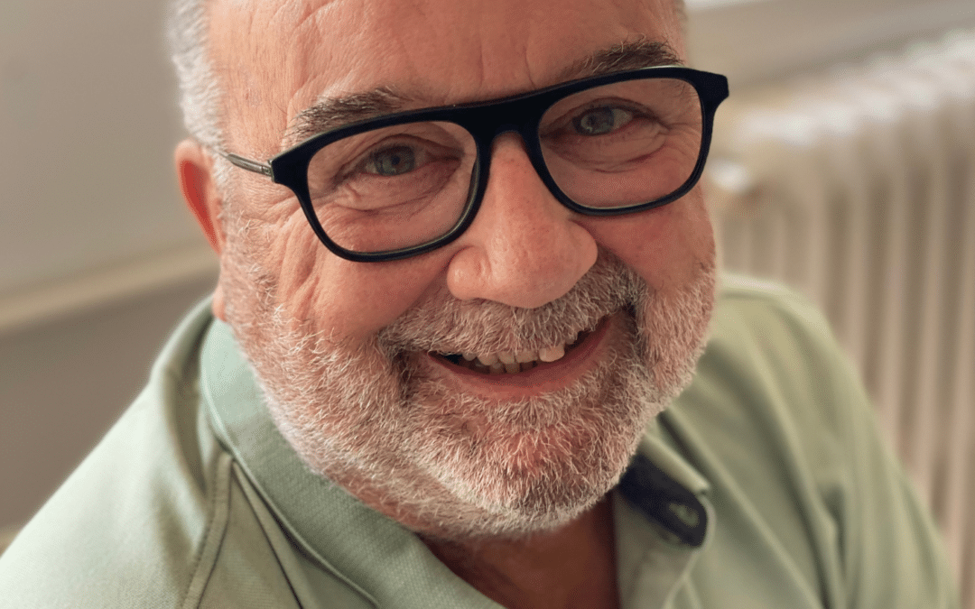 Portrait de Bruno, bénévole Voisins & Soins à Saint-Cloud et Garches, engagé dans l'accompagnement des personnes gravement malades ou en fin de vie.